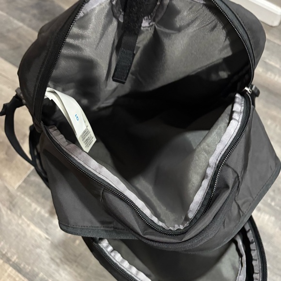 Patagonia Refugio Daypack 26L Backpack, VGUC - Picture 5 of 15